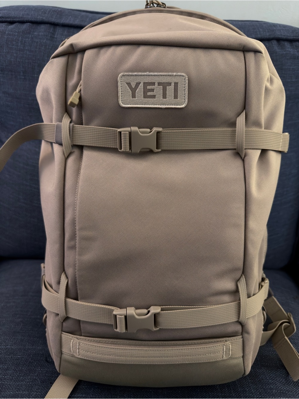 NWOT Yeti Men's Crossroads 27L Backpack with Strap Buckles